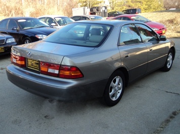 1998 Lexus ES 300   - Photo 6 - Cincinnati, OH 45255