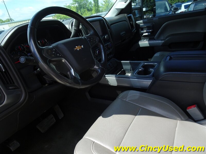 2015 Chevrolet Silverado 2500 LTZ - Photo 11 - Cincinnati, OH 45255