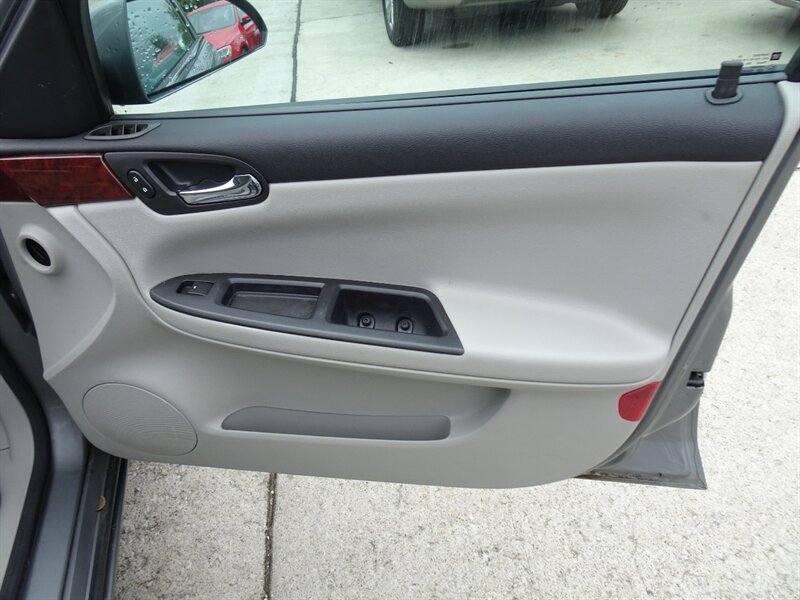 2007 Chevrolet Impala LT 3.5L V6 FWD - Photo 19 - Cincinnati, OH 45255