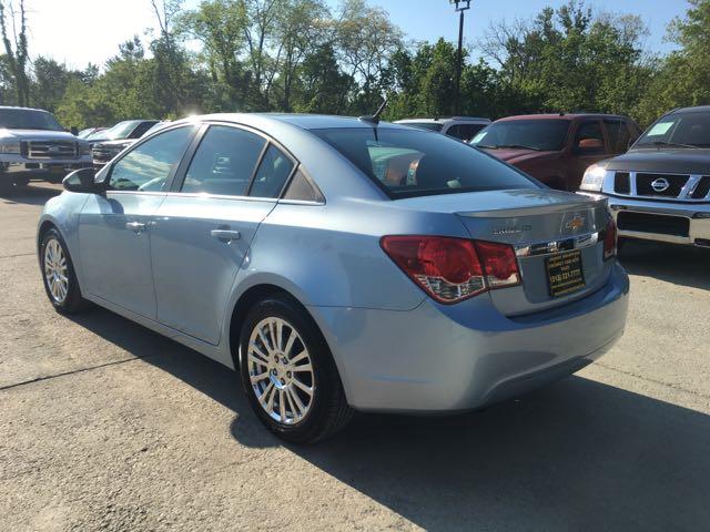 2011 Chevrolet Cruze ECO - Photo 4 - Cincinnati, OH 45255