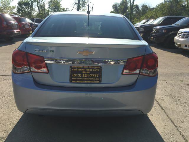 2011 Chevrolet Cruze ECO - Photo 5 - Cincinnati, OH 45255