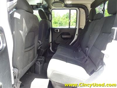 2020 Jeep Gladiator Sport   - Photo 14 - Cincinnati, OH 45255