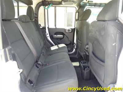 2020 Jeep Gladiator Sport   - Photo 15 - Cincinnati, OH 45255