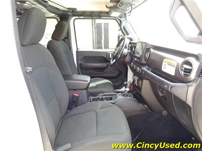 2020 Jeep Gladiator Sport   - Photo 17 - Cincinnati, OH 45255