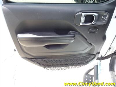 2020 Jeep Gladiator Sport   - Photo 25 - Cincinnati, OH 45255