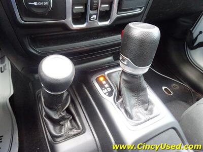2020 Jeep Gladiator Sport   - Photo 18 - Cincinnati, OH 45255