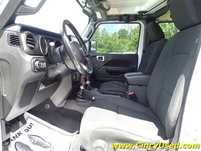 2020 Jeep Gladiator Sport   - Photo 11 - Cincinnati, OH 45255