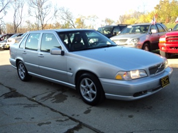 2000 Volvo S70   - Photo 1 - Cincinnati, OH 45255