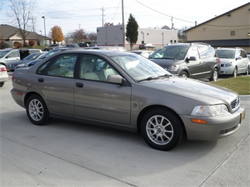 2004 Volvo S40   - Photo 1 - Cincinnati, OH 45255