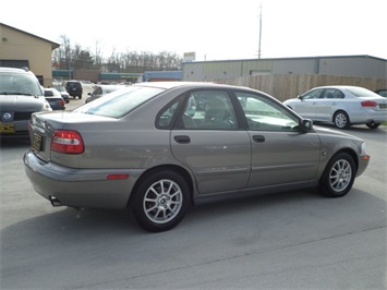 2004 Volvo S40   - Photo 6 - Cincinnati, OH 45255