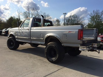 1997 Ford F-350 XL   - Photo 12 - Cincinnati, OH 45255