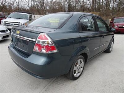 2010 Chevrolet Aveo LT  I4 FWD - Photo 24 - Cincinnati, OH 45255