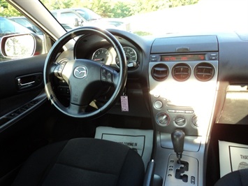 2004 Mazda Mazda6 i   - Photo 7 - Cincinnati, OH 45255