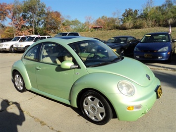 2001 Volkswagen New Beetle GLS   - Photo 1 - Cincinnati, OH 45255