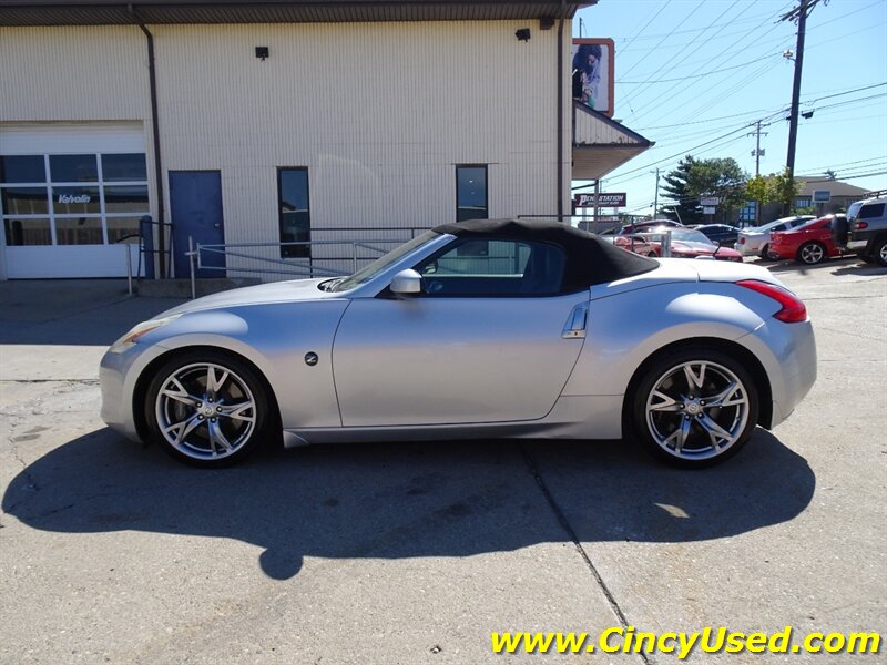2012 Nissan 370Z Roadster Touring - Photo 12 - Cincinnati, OH 45255