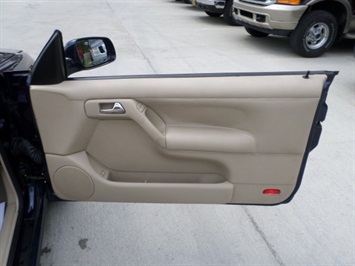 2001 Volkswagen Cabrio GLX   - Photo 21 - Cincinnati, OH 45255