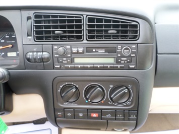 2001 Volkswagen Cabrio GLX   - Photo 18 - Cincinnati, OH 45255