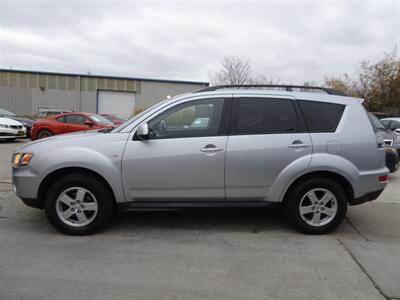 2010 Mitsubishi Outlander ES  2.4L I4 AWD - Photo 4 - Cincinnati, OH 45255