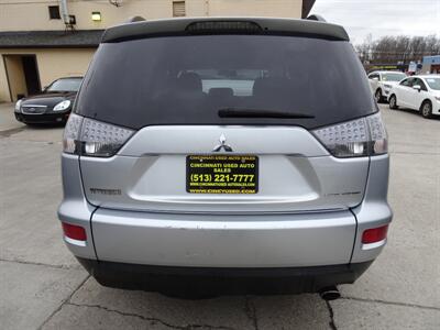 2010 Mitsubishi Outlander ES  2.4L I4 AWD - Photo 7 - Cincinnati, OH 45255