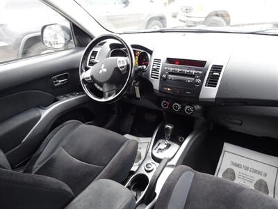 2010 Mitsubishi Outlander ES  2.4L I4 AWD - Photo 13 - Cincinnati, OH 45255