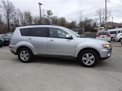 2010 Mitsubishi Outlander ES  2.4L I4 AWD - Photo 5 - Cincinnati, OH 45255