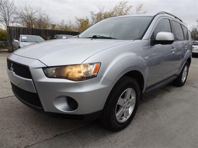 2010 Mitsubishi Outlander ES  2.4L I4 AWD - Photo 3 - Cincinnati, OH 45255