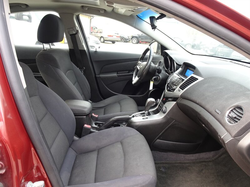 2012 Chevrolet Cruze LT - Photo 14 - Cincinnati, OH 45255