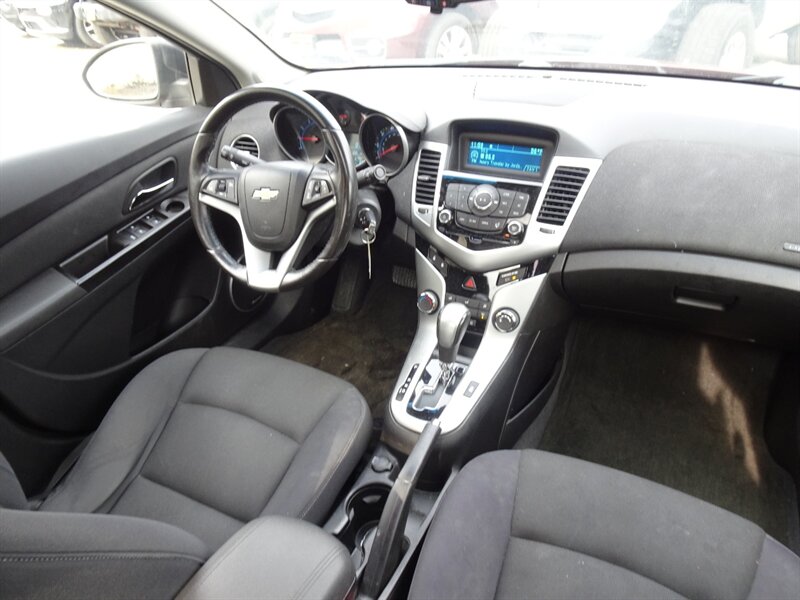 2012 Chevrolet Cruze LT - Photo 13 - Cincinnati, OH 45255