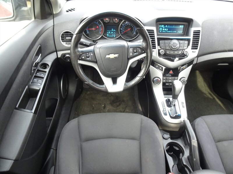 2012 Chevrolet Cruze LT - Photo 9 - Cincinnati, OH 45255