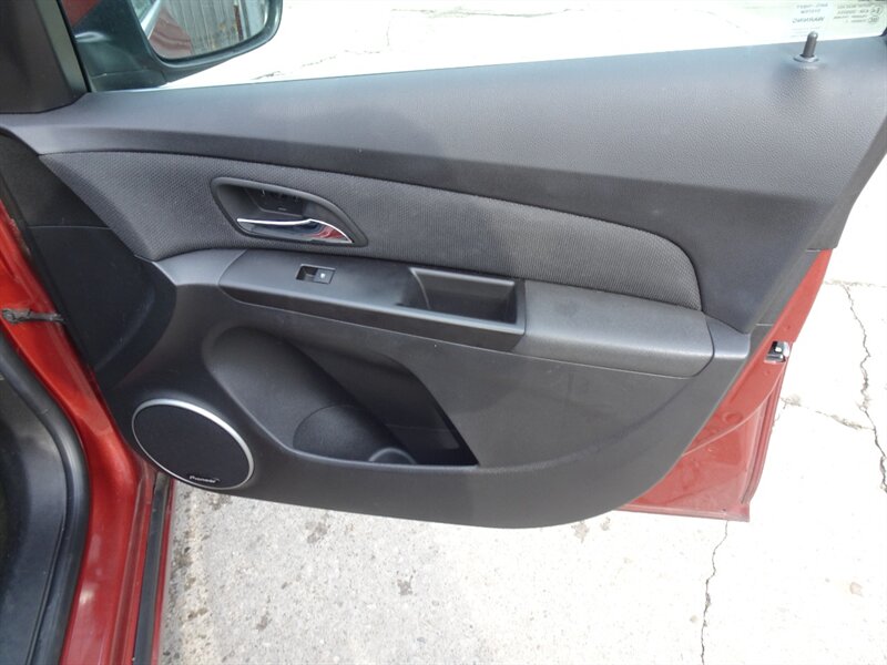 2012 Chevrolet Cruze LT - Photo 24 - Cincinnati, OH 45255