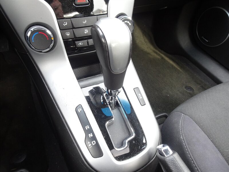 2012 Chevrolet Cruze LT - Photo 15 - Cincinnati, OH 45255