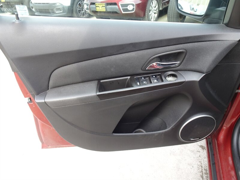 2012 Chevrolet Cruze LT - Photo 23 - Cincinnati, OH 45255