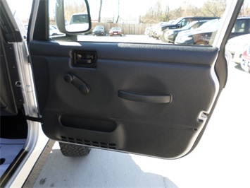 2004 Jeep Wrangler Rubicon   - Photo 21 - Cincinnati, OH 45255