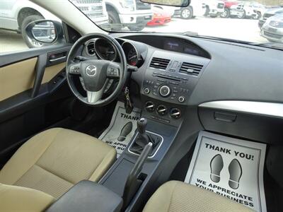 2012 Mazda Mazda3 i Touring  SkyActiv-G I4 FWD - Photo 9 - Cincinnati, OH 45255