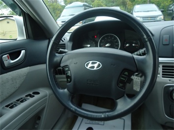 2006 Hyundai Sonata GLS   - Photo 20 - Cincinnati, OH 45255