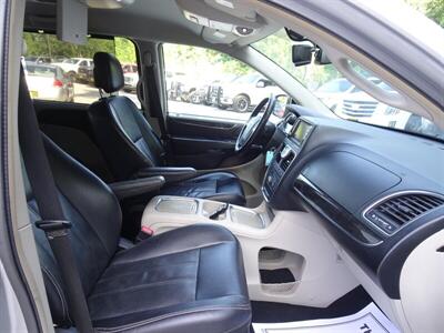 2012 Chrysler Town and Countr Touring-L  3.6L V6 FWD - Photo 25 - Cincinnati, OH 45255