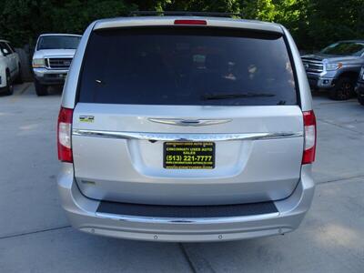 2012 Chrysler Town and Countr Touring-L  3.6L V6 FWD - Photo 7 - Cincinnati, OH 45255