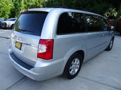 2012 Chrysler Town and Countr Touring-L  3.6L V6 FWD - Photo 5 - Cincinnati, OH 45255