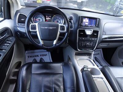 2012 Chrysler Town and Countr Touring-L  3.6L V6 FWD - Photo 17 - Cincinnati, OH 45255