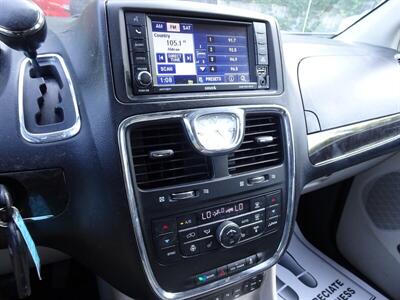 2012 Chrysler Town and Countr Touring-L  3.6L V6 FWD - Photo 23 - Cincinnati, OH 45255