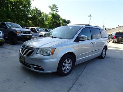 2012 Chrysler Town and Countr Touring-L  3.6L V6 FWD - Photo 12 - Cincinnati, OH 45255