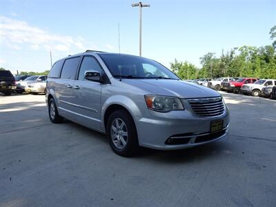 2012 Chrysler Town and Countr Touring-L  3.6L V6 FWD - Photo 2 - Cincinnati, OH 45255