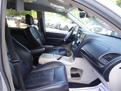 2012 Chrysler Town and Countr Touring-L  3.6L V6 FWD - Photo 26 - Cincinnati, OH 45255