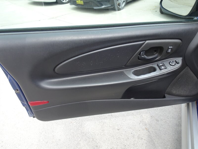 2003 Chevrolet Monte Carlo SS  3.8L V6 FWD - Photo 21 - Cincinnati, OH 45255