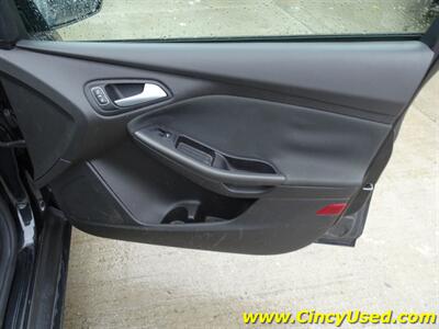 2015 Ford Focus SE   - Photo 27 - Cincinnati, OH 45255
