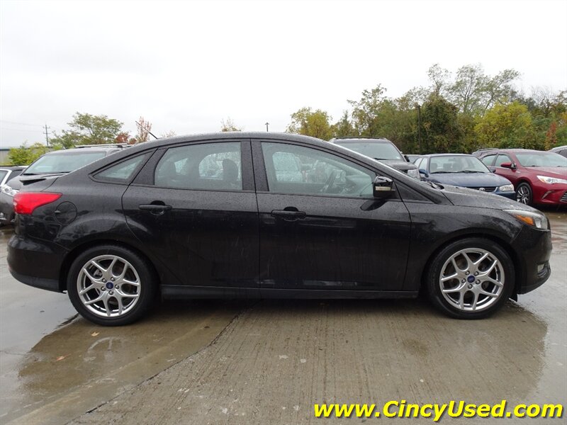 2015 Ford Focus SE   - Photo 6 - Cincinnati, OH 45255