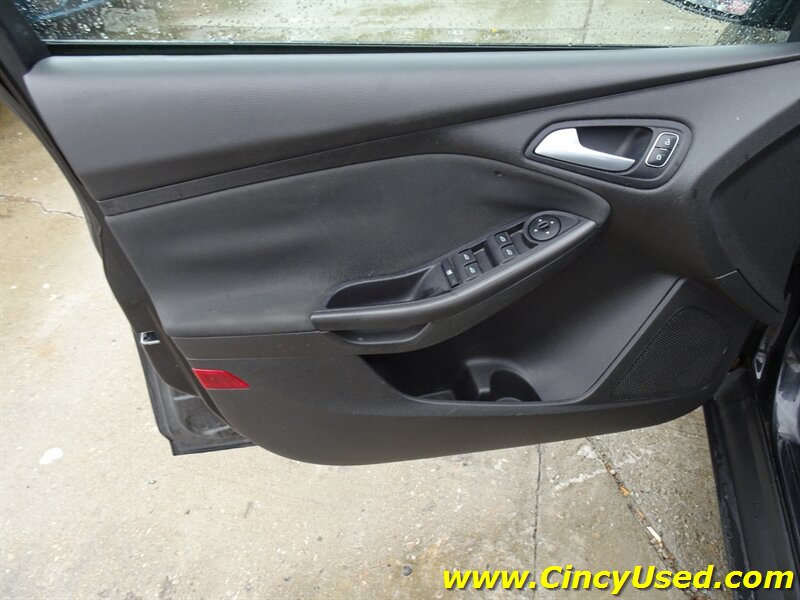 2015 Ford Focus SE   - Photo 26 - Cincinnati, OH 45255