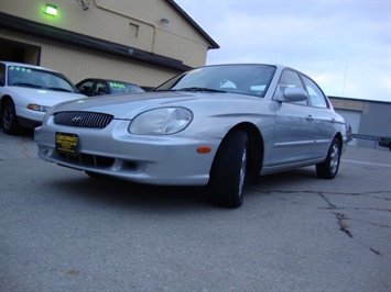 2001 Hyundai Sonata GLS   - Photo 12 - Cincinnati, OH 45255