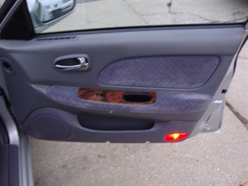 2001 Hyundai Sonata GLS   - Photo 23 - Cincinnati, OH 45255