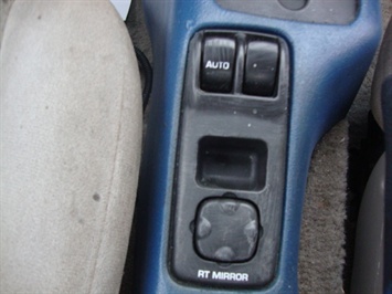 1998 Saturn SC2   - Photo 13 - Cincinnati, OH 45255